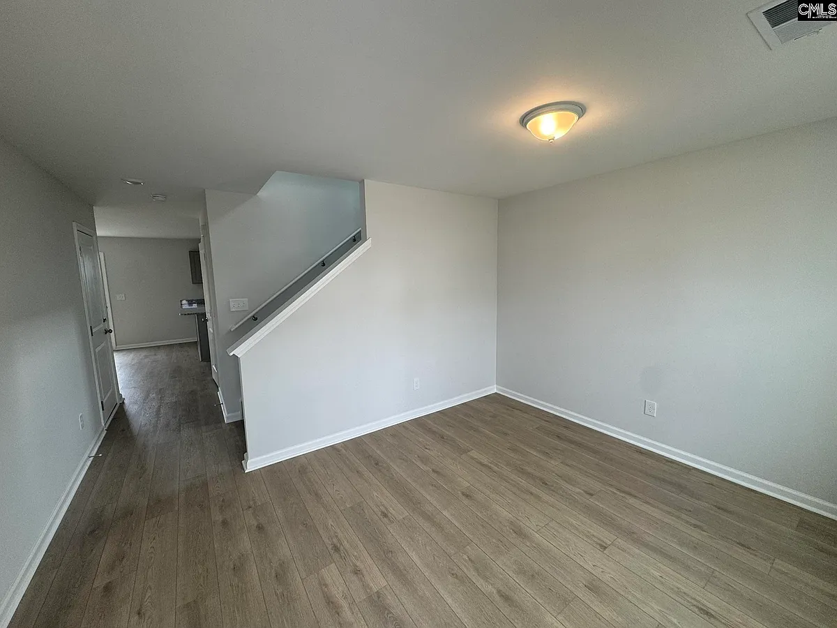Building Photo - 3055 Hallsdale Dr