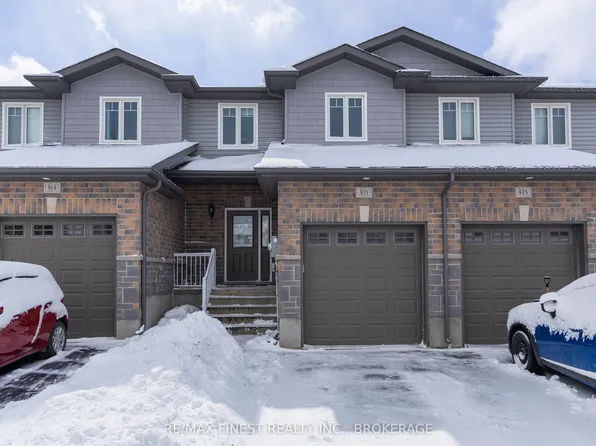 921 Blossom St, Kingston, ON K7P 0N2