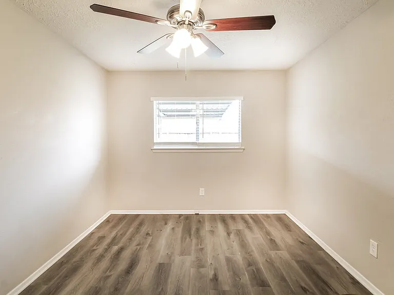 9938 Shell Rock Rd — Photo 11