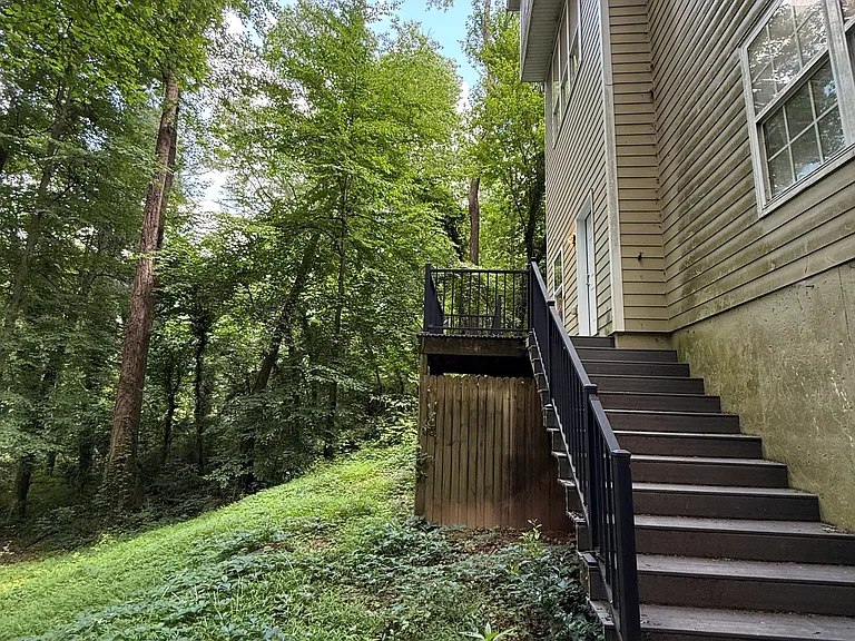 2041 English Ln — Photo 51