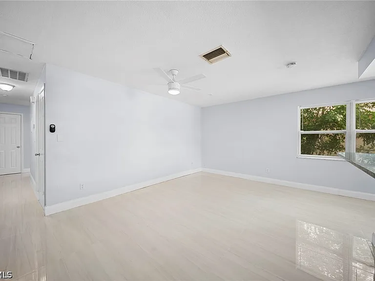 5454 8th Ave — Photo 11