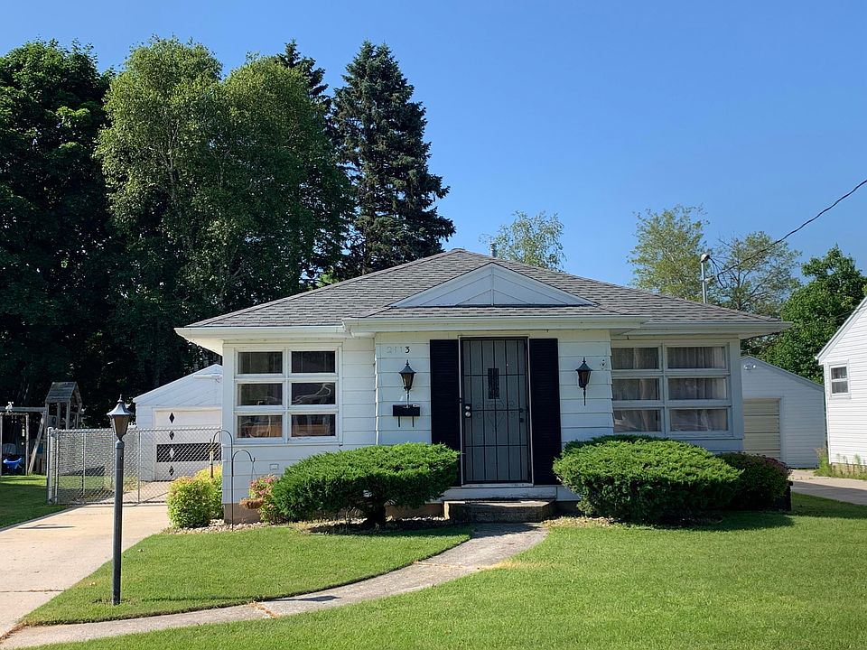 2nd image of 2113 35th St