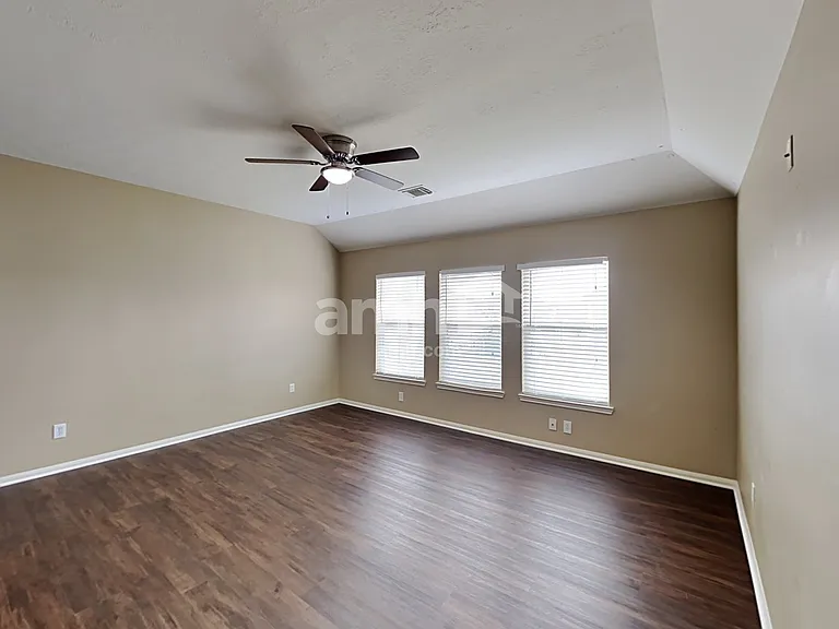 1927 Makenna Ln — Photo 11