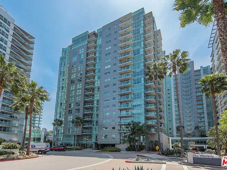 13650 Marina Pointe Dr #906 — Photo 23