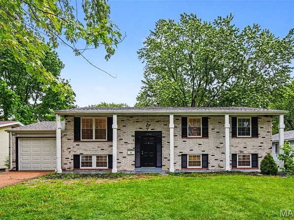 1440 Burning Tree Dr, Florissant, MO 63033