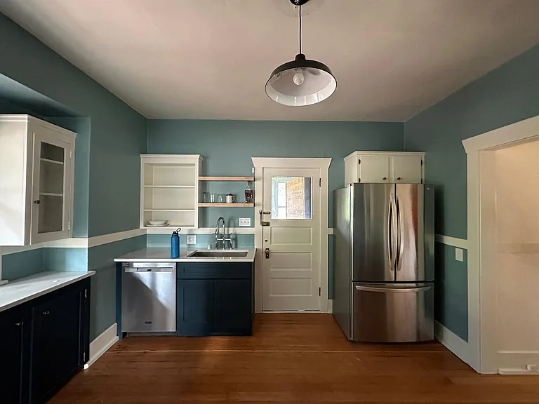 903 E 32nd Ave — Photo 12