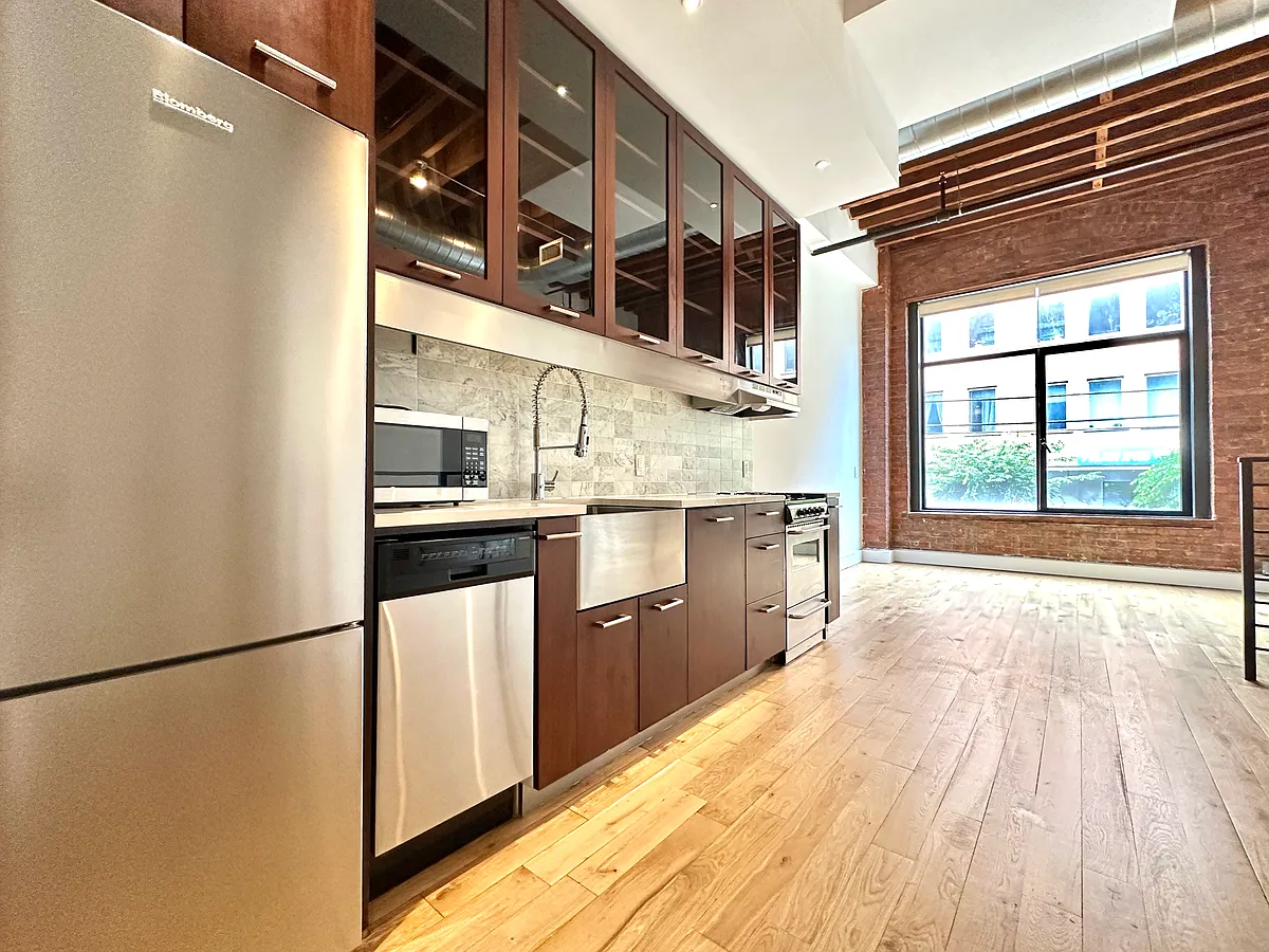 Building Photo - 139 N 10th St #1C