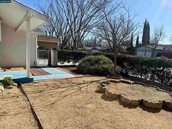 5th image of 772 Largo Ct