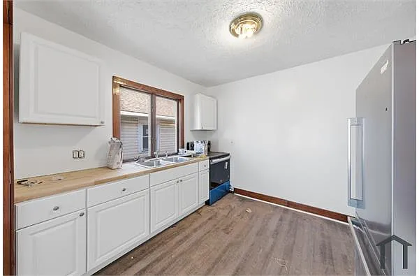 Building Photo - 3247 W 121st St