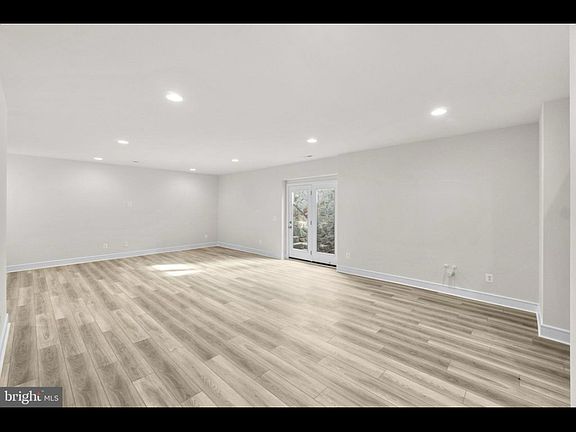 3rd image of 21344 Rainier Ln