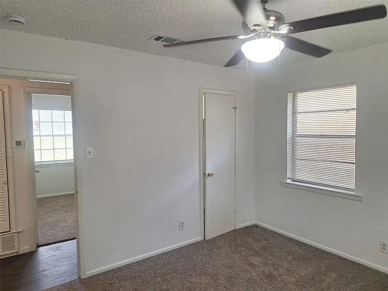 6005 Barry Dr — Photo 20