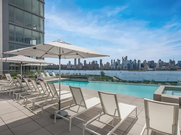 9 Avenue At Port Imperial image 9 of 14