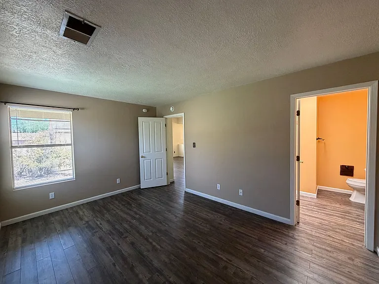 1941 Lee Loop NE — Photo 13