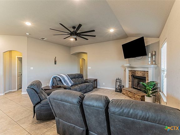 4th image of 821 Kendra Dr