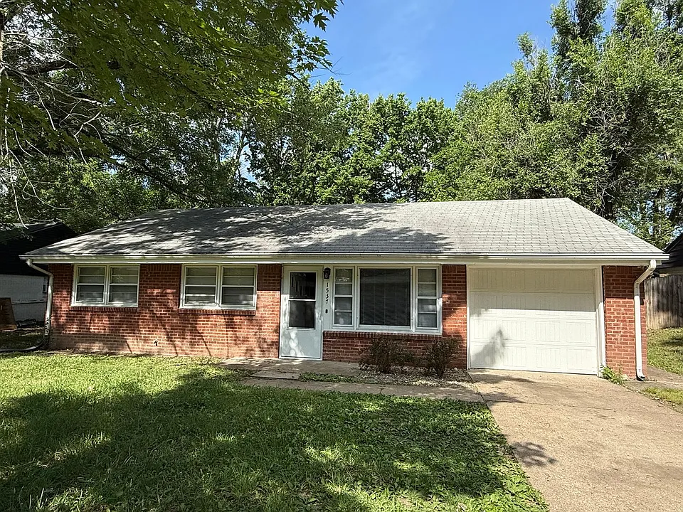 1537 Hartford Rd