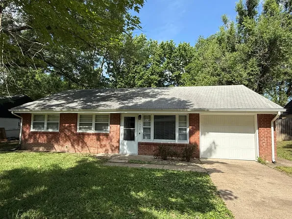 1537 Hartford Rd, Manhattan, KS 66502