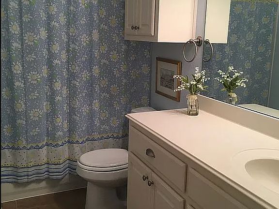 5th image of 121 Westminster Dr