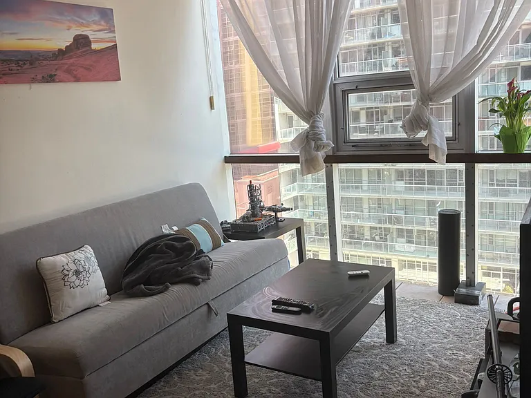 393 King St W #807 — Photo 22