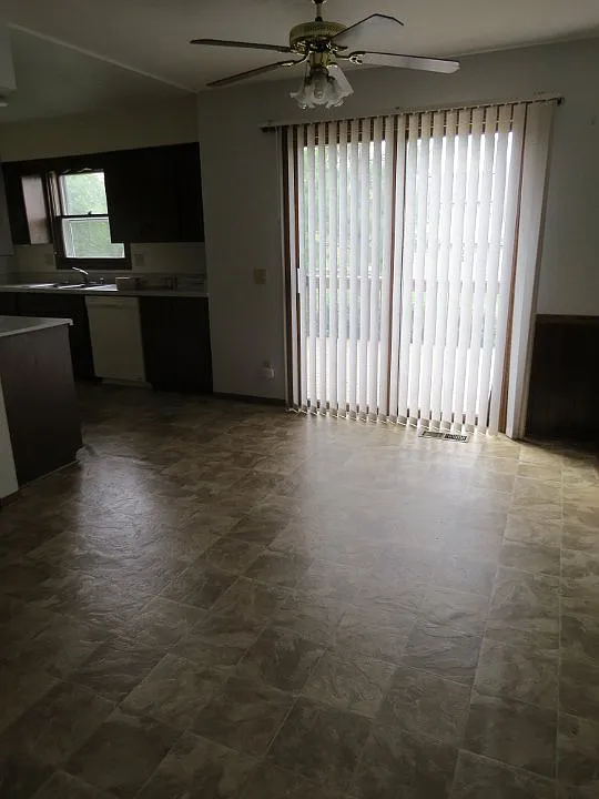 3 bed, 1.0 bath, 1430 sqft, $2,350 — Photo 4