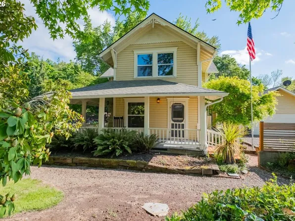 27536 Pearl St, Brownsville, OR 97327