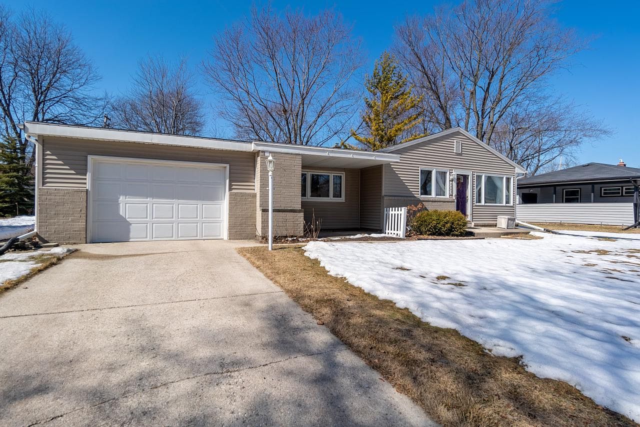 4443 North 107th St, Wauwatosa, WI 53225 Zillow