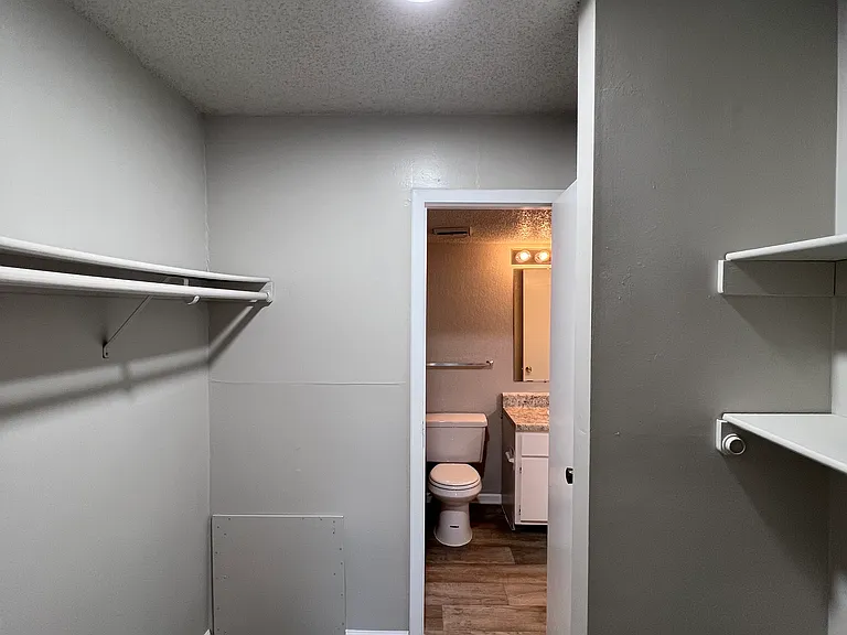 Bell Hollow Apartments — Photo 18