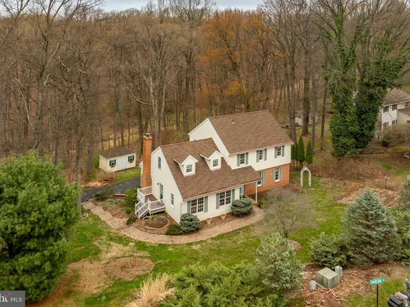 5 Charcoal Ln, Mohnton, PA 19540