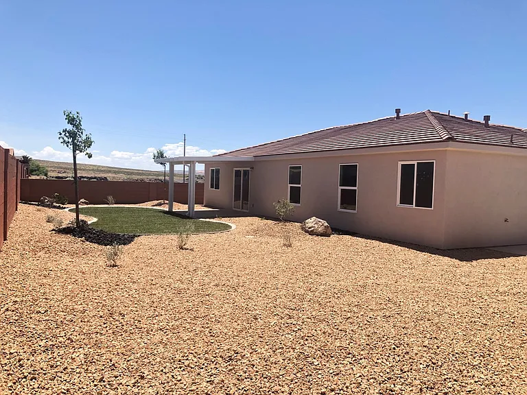 199 N 2680 W — Photo 2
