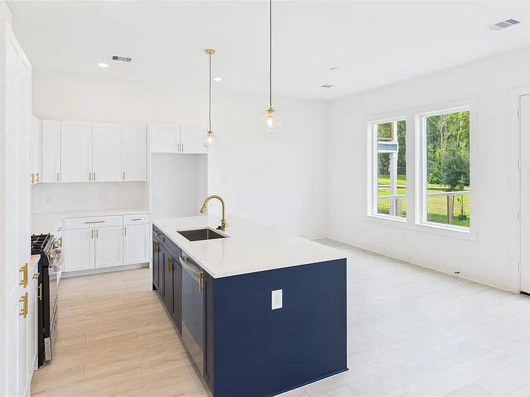 9609 Valeca Dr — Photo 6