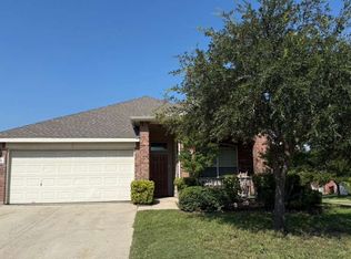1135 Red Robin Dr, Aubrey, TX 76227