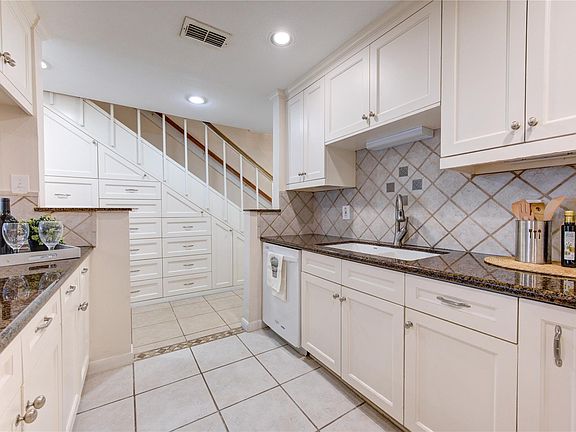 3rd image of 2232 S Piney Point Rd APT 110