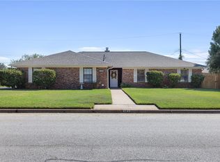 3720 Brighton Dr, Bryan, TX 77802