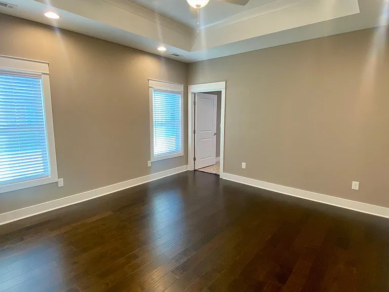 300 Canterbury Ln — Photo 7