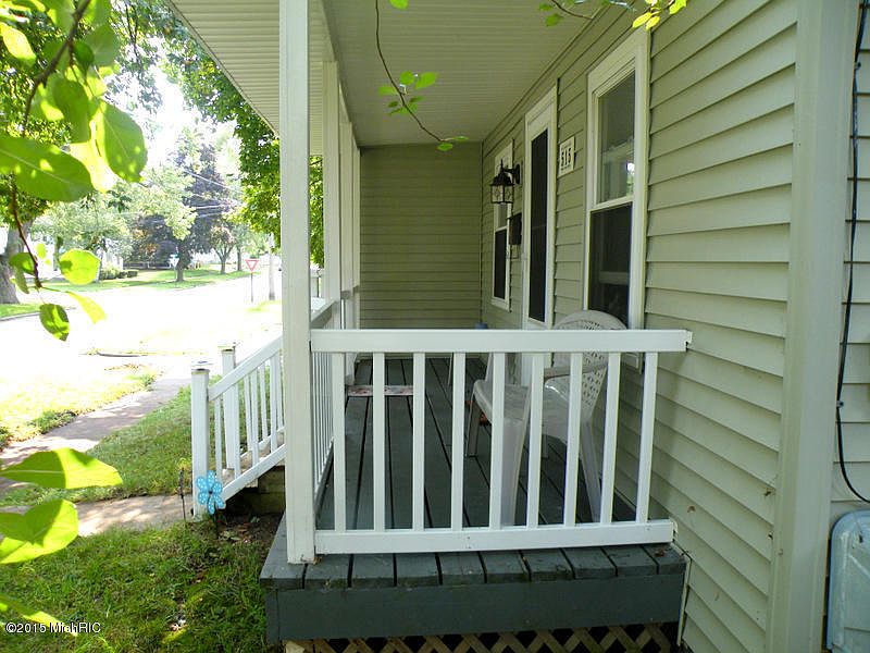 2nd image of 515 Pearl St