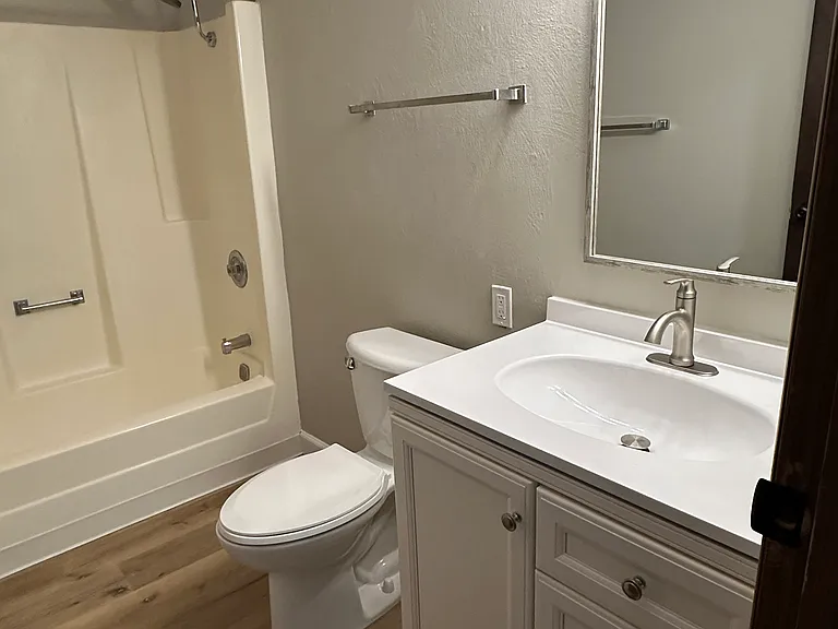 518 Lakeview Heights Dr #B — Photo 5