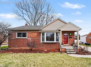 11121 Karen St, Livonia, MI 48150