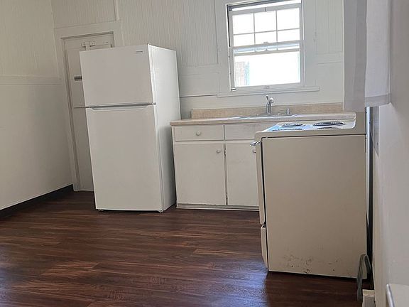 2nd image of 879 3rd St #879
