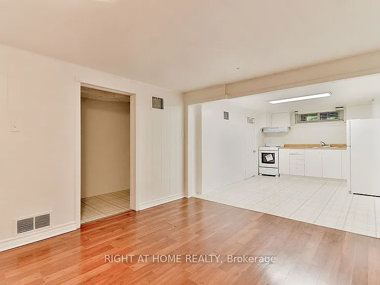 43 Bertram St #BASEMENT — Photo 6