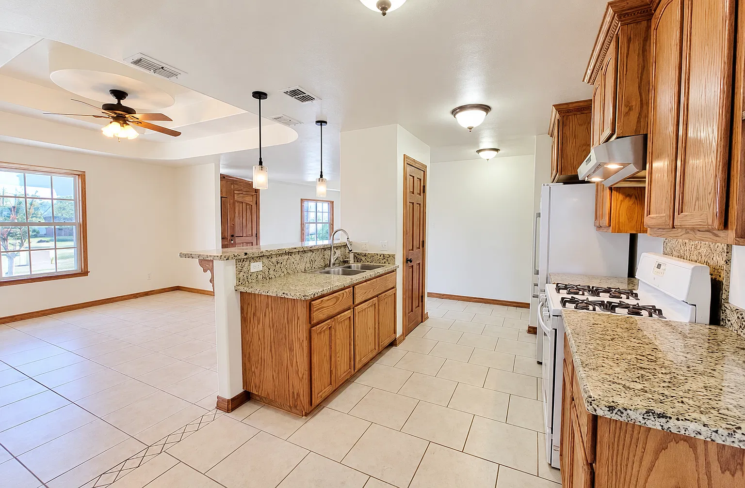 5 bed, 2115 sqft, $2,250 — Photo 2