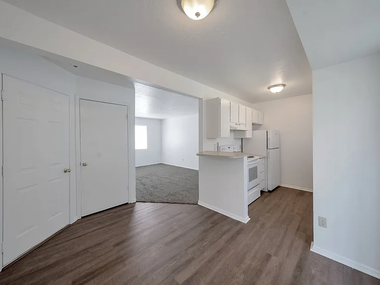 558 N Redwood Rd #2 — Photo 4