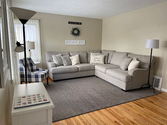 3rd image of 2096 E Crystal Ave