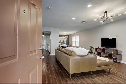 1305 Victor St Photo 1