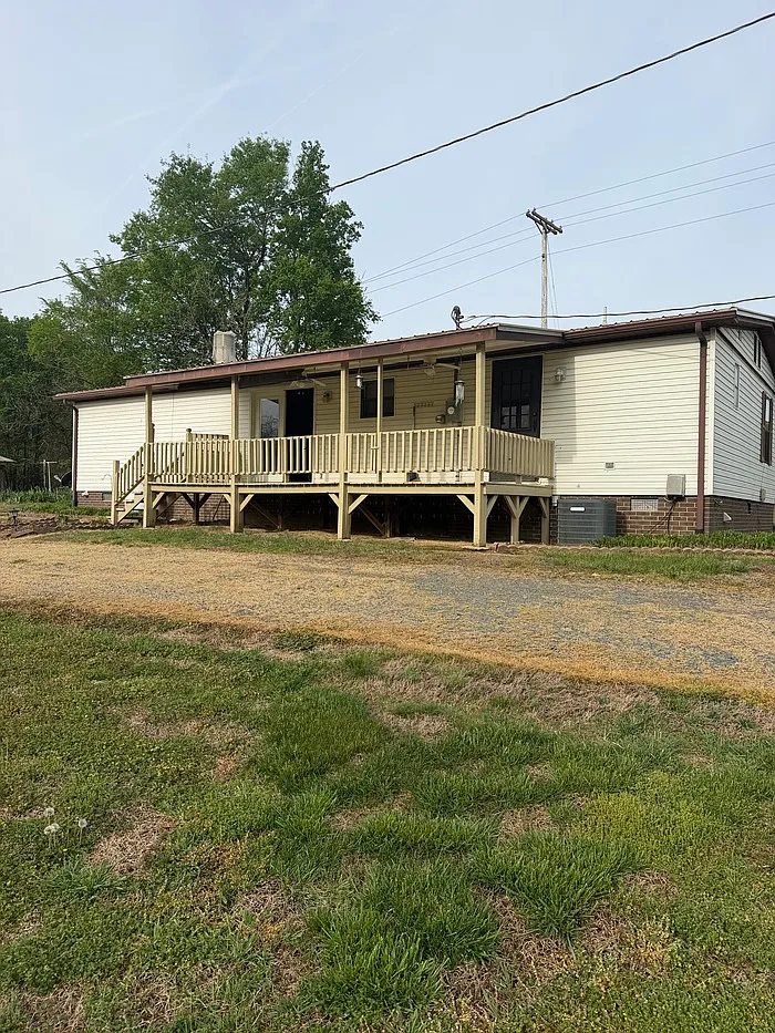 3 bed, 2.0 bath, $1,295 — Photo 3
