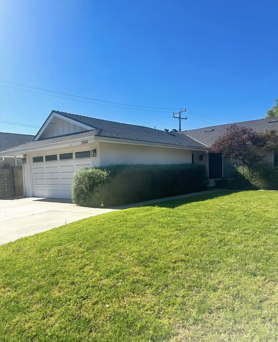 3 bed, 6611 sqft, $780 — Photo 1