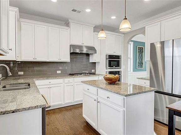 2nd image of 522 Rosemont Ave