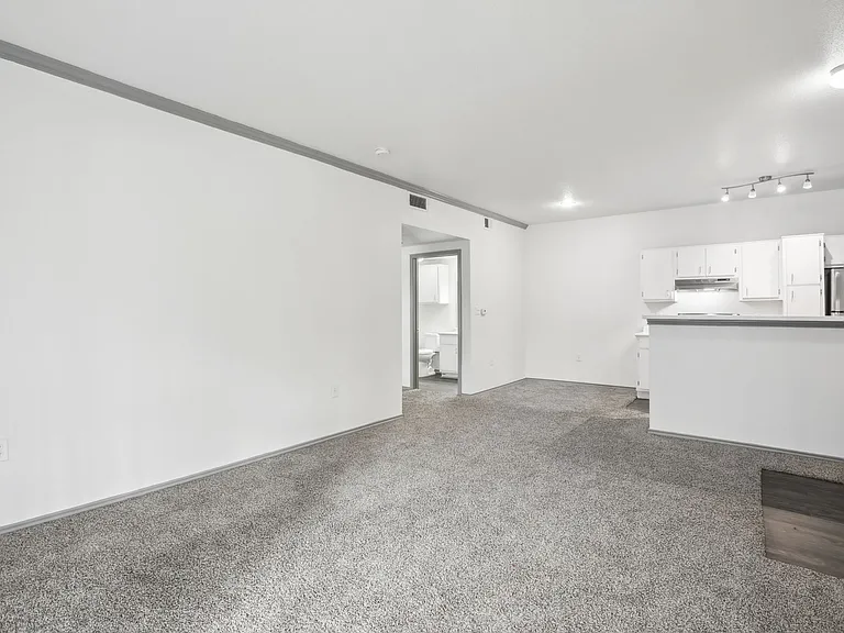 Stone Creek Apartments — Photo 37
