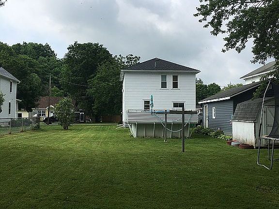 3rd image of 16 3rd Ave