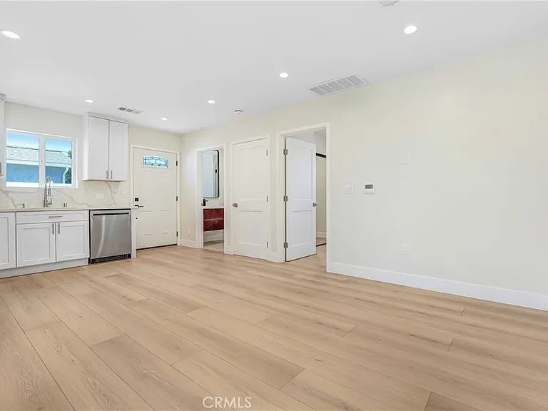 6724 Katherine Ave — Photo 5