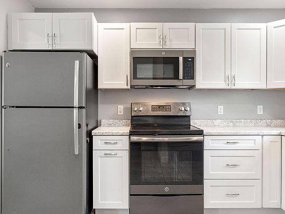 4th image of 2104 1st Ave NE
