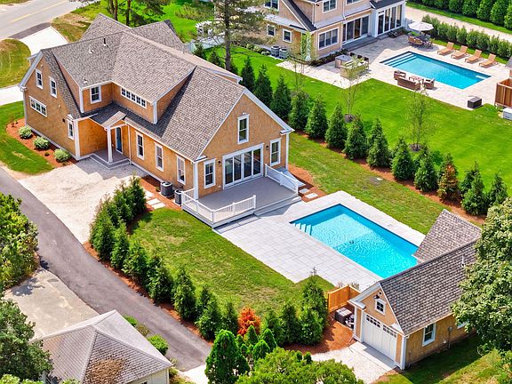 3rd image of 222 Barcliff Avenue